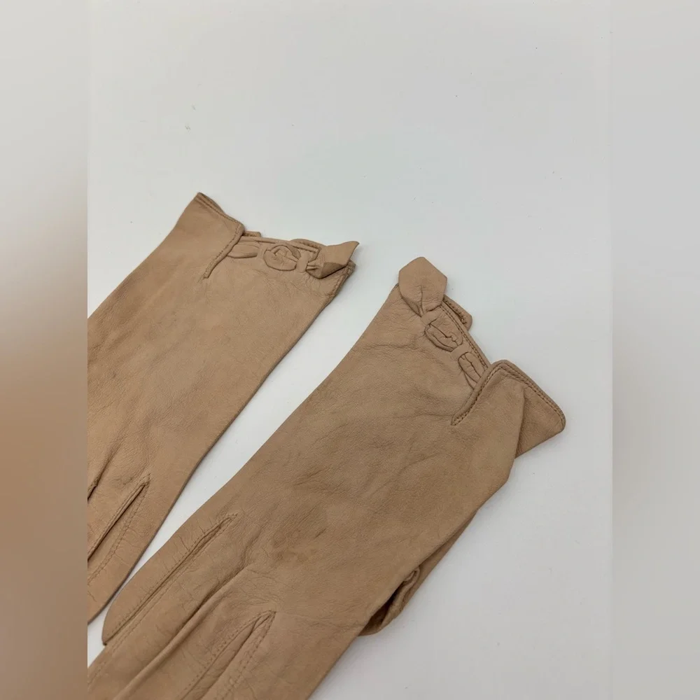 Vintage Taupe Kid Leather Gloves with Bow Detail – Size 7 (Approx.)